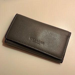 COACH MEN’S KEYCASE IN CROSSGRAIN LEATHER